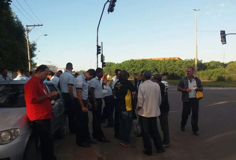 Motoristas Do Transcol Encerram Protesto Em Vila Velha Folha Vit Ria