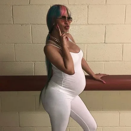 Cardi B Revela Que Se Casou Offset Em Seu Quarto Sem Vestido Sem