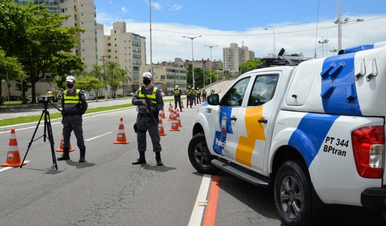 Motorista foge de blitz em Vila Velha e carro é encontrado com 15 chaves de veículos