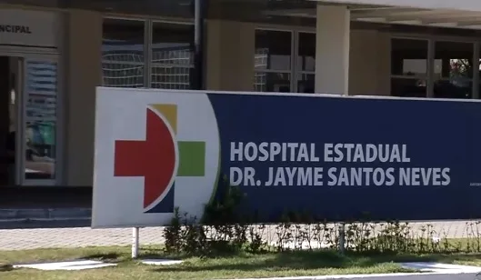 Polícia vai apresentar suspeitos de matar jovem em estacionamento de hospital