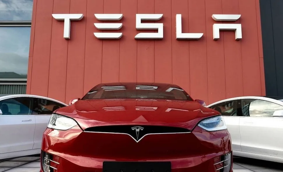 Tesla revela carro totalmente autônomo projetado para serviço de robô-táxi