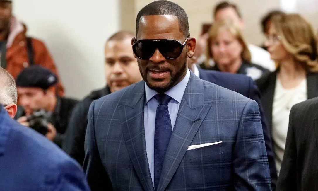 Cantor R. Kelly é declarado culpado de pornografia infantil