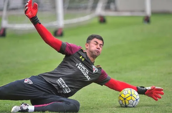 Renan Ribeiro é operado e deve desfalcar o São Paulo por seis semanas