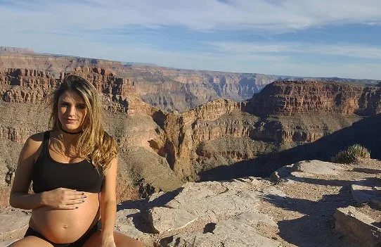 Rafa Brites capricha na paisagem em foto zen com barrigão