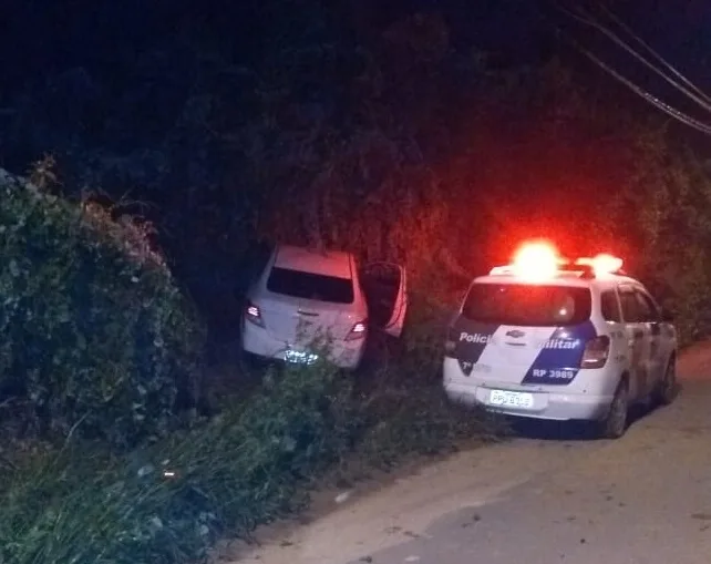 PM recupera carro roubado após perseguição policial em Cariacica