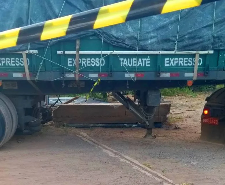 Homem morre após ser prensado por portão de ferro em Vila Velha