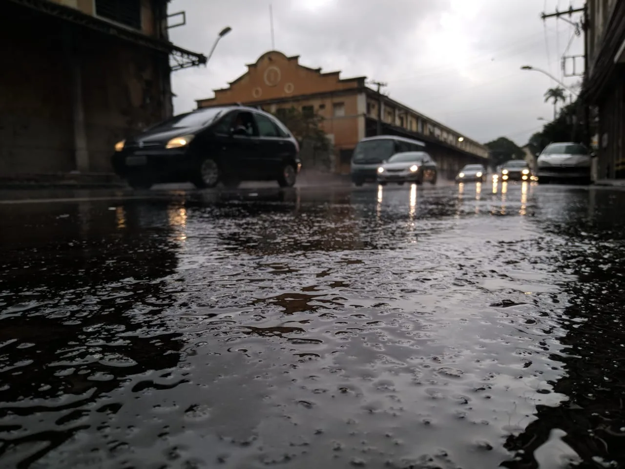 Após muita chuva na madrugada, fim de semana será de tempo fechado em todo o estado