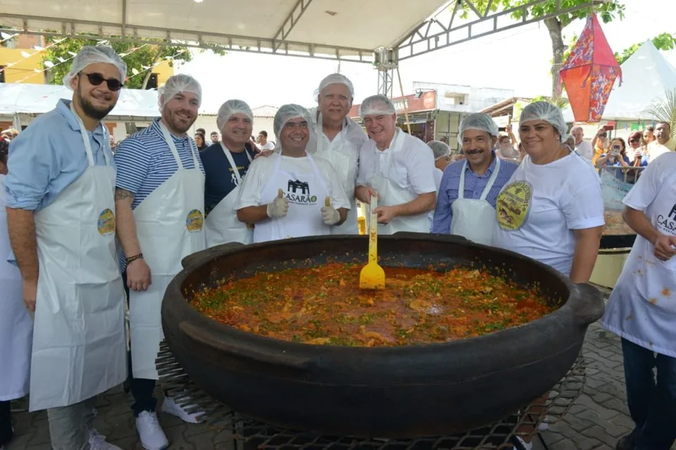 Moqueca de 180 kg feita no ES entra para o Guiness Book como a maior do mundo