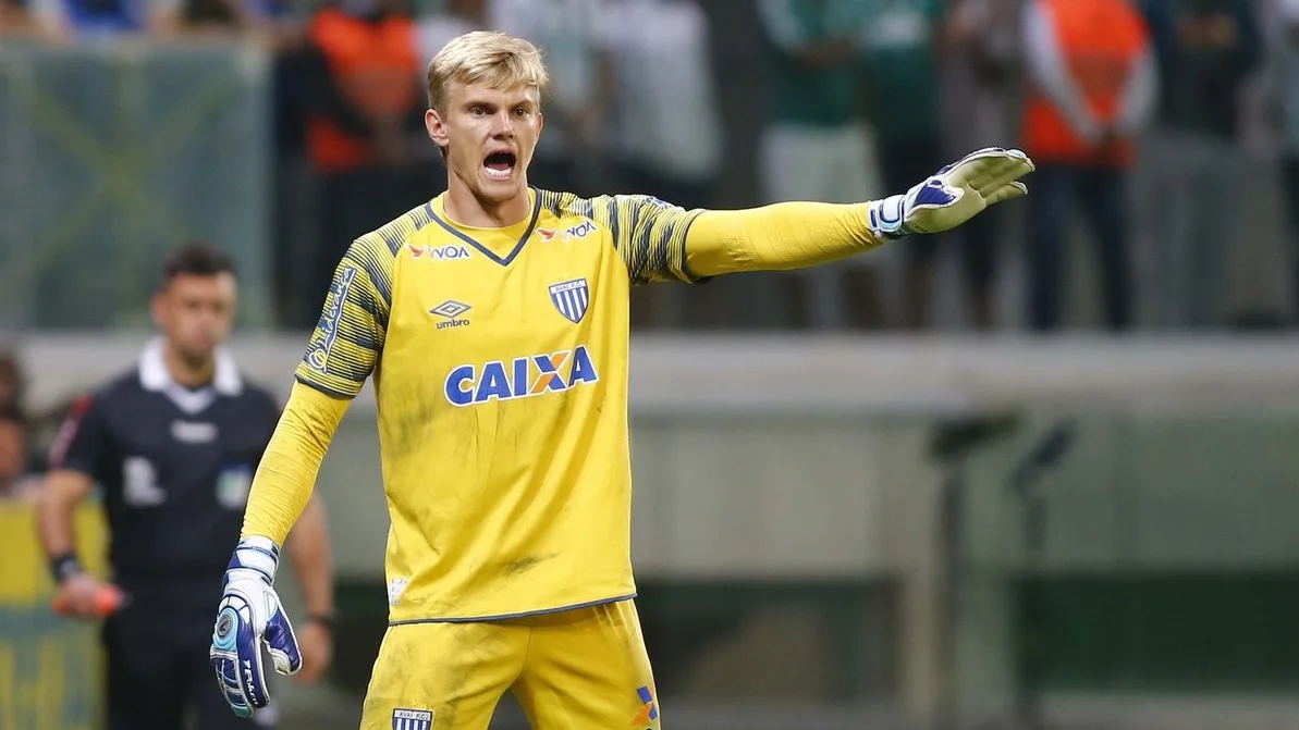 Após 'solada' e 5 pontos no rosto, goleiro Douglas descarta 'maldade' no lance