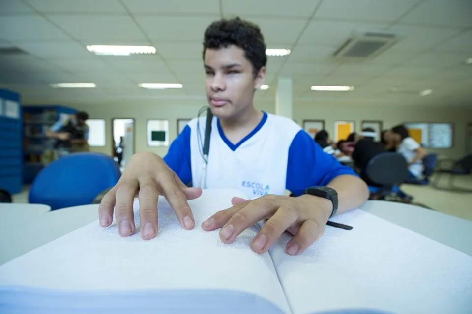 Livros em braile e em áudio podem ser solicitados gratuitamente no ES