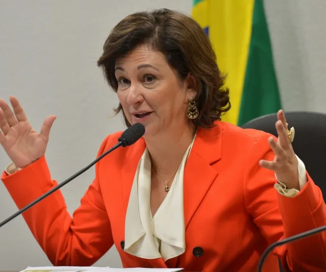 Kátia Abreu evita falar sobre pedido de expulsão do PMDB