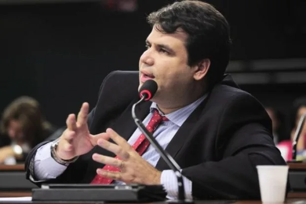 Deputado federal é alvo de sequestro relâmpago na Baixada Fluminense