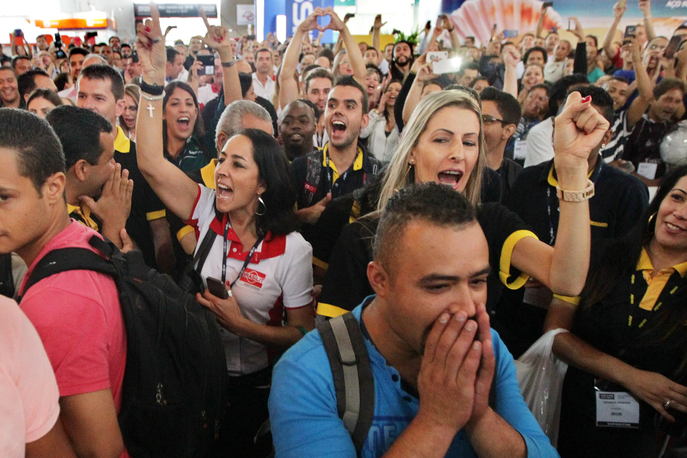 SP – DILMA/VAIAS/SP – POLÍTICA – Visitantes e expositores vaiam a presidente Dilma Rousseff durante sua visita à 21° edição do São Internacional da Construção (FEICON BATIMAT) no Anhembi, na zona norte de São Paulo, nesta terça-feira. 10/03/2015 – Foto: CLAYTON DE SOUZA/ESTADÃO CONTEÚDO