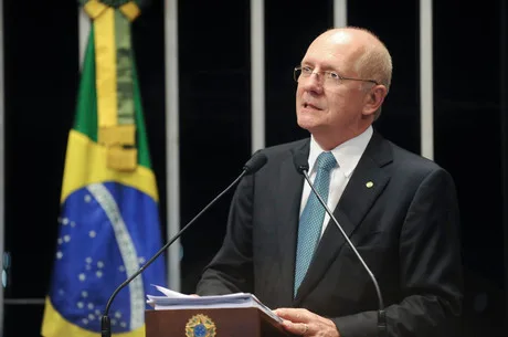 Em discurso na tribuna do Senado, senador Paulo Bauer (PSDB-SC).