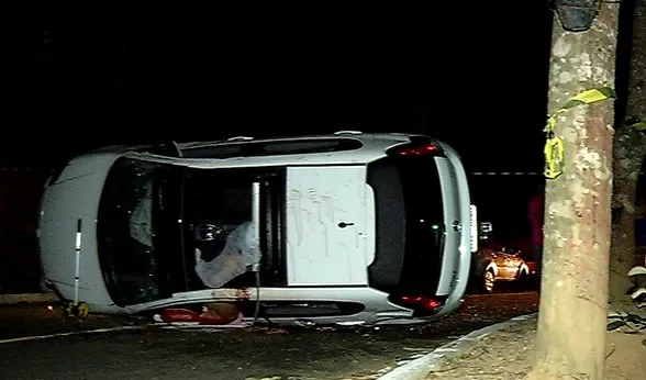 Motorista sai para comprar bebida e morre após carro tombar na zona rural de Guarapari