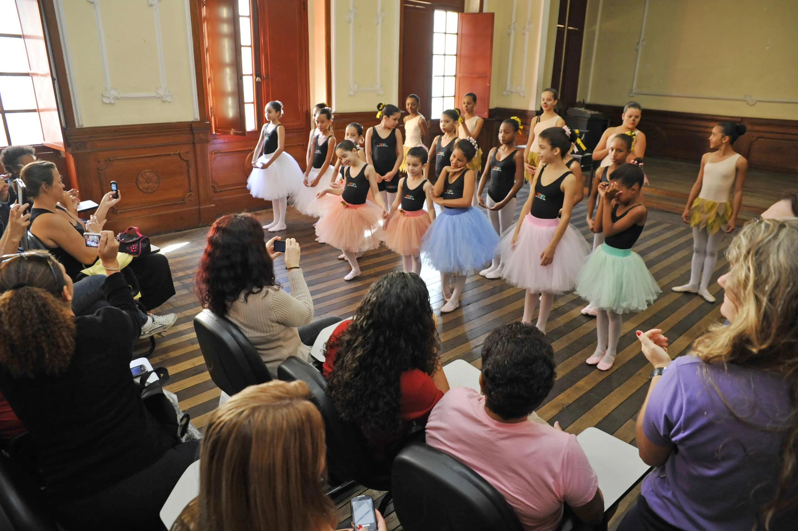 Fafi abre inscrições para oficinas de teatro, dança e música