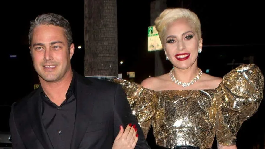 Ex-namorados, Lady Gaga e Taylor Kinney ainda se falam todos os dias