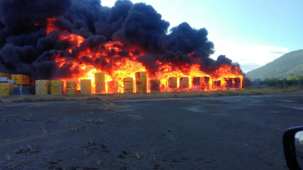 Incêndio em terminal logístico da Petrobrás na Serra teria iniciado em vegetação