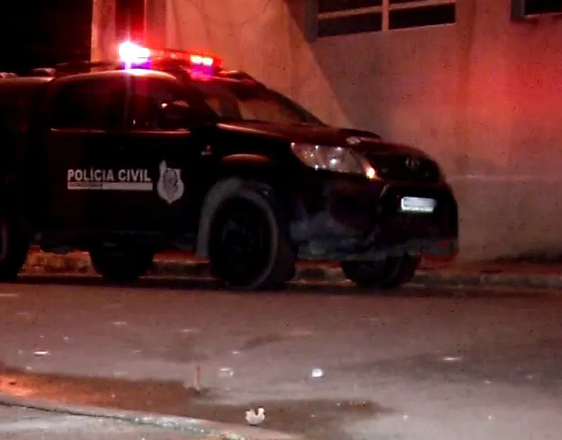 Homem é assassinado em frente ao portão de casa em Vila Velha Homem é assassinado em frente ao portão de casa em Vila Velha