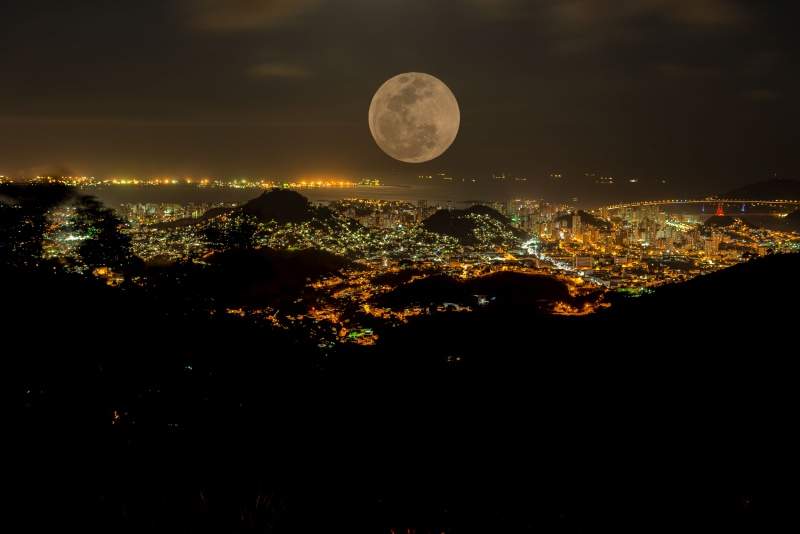 'Superlua' poderá ser vista no céu nesta terça-feira