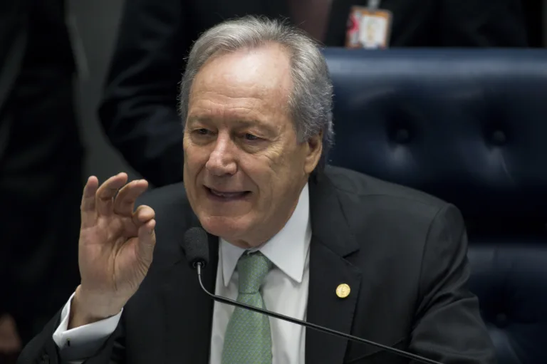 Brasília – O presidente do Supremo Tribunal Federal, Ricardo Lewandowski, durante o primeiro dia da sessão de julgamento do impeachment da presidenta afastada Dilma Rousseff (Marcelo Camargo/Agência Brasil)