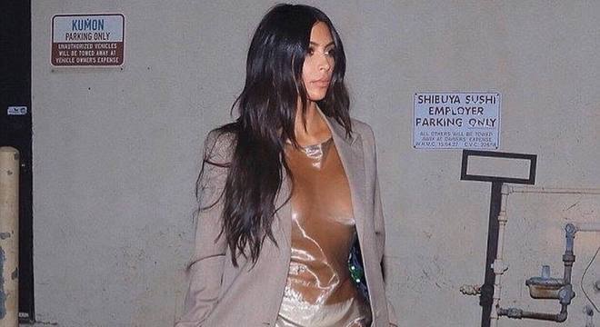 Fãs de Kim Kardashian especulam sobre novas plásticas: 'comprou um rosto novo'