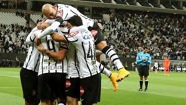 PATR6872 COR X SPORT SÃO PAULO 04.10.2014 ESTADO ESPORTES/Campeonato Brasileiro 2014 Jogo Corinthians x Sport Recife realizado na Arena Corinthians zona leste de São Paulo em partida válida 26ª rodada da Competição. Na foto: Jogadores comeoram o segundo gol.. FOTO JOSE PATRICIO/ESTADÃO