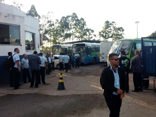 Protesto de rodoviários afeta linhas do Transcol nesta sexta-feira na GV