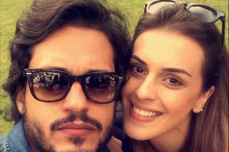 Ex-BBB Angela Munhoz e Raphael Vianna assumem relacionamento