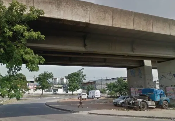 Viaduto cai sobre caminhão e deixa dois mortos no Rio de Janeiro