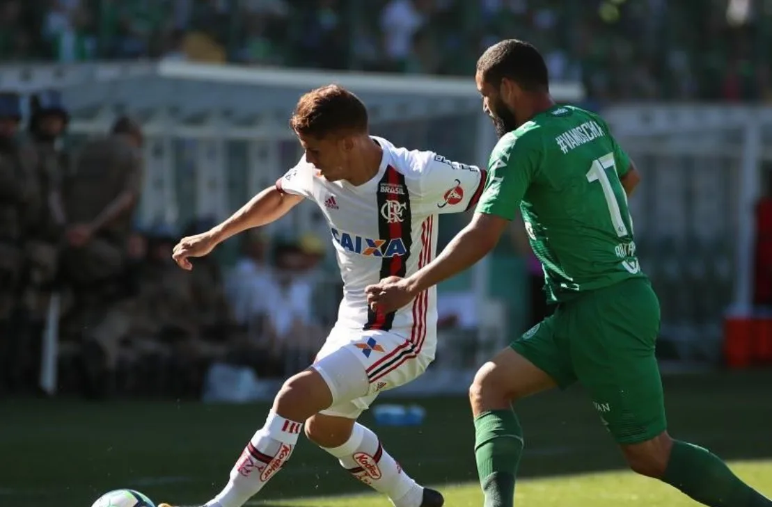 Flamengo vence em Chapecó e se firma na zona de classificação à Libertadores