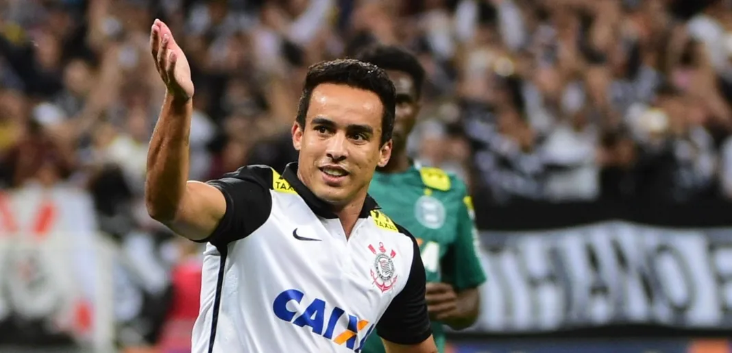 Jadson pode ser novamente titular do Corinthians na partida contra o Santos