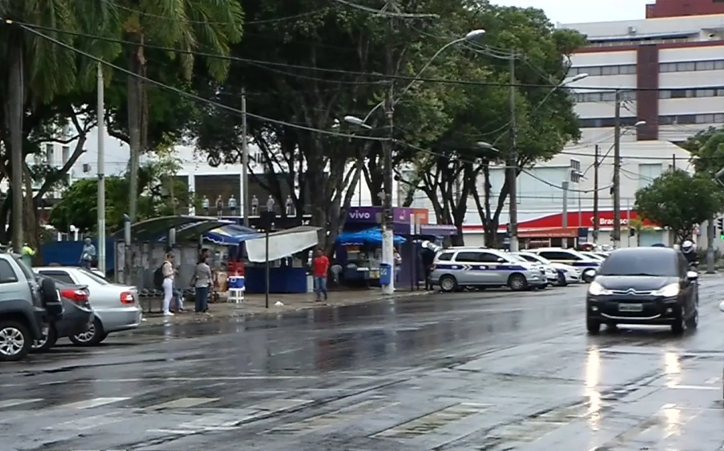 Ajudante de pedreiro é baleado nas duas pernas com um tiro ao voltar de bar em VV