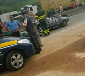 Capotamento deixa uma pessoa ferida na BR 101 em Viana