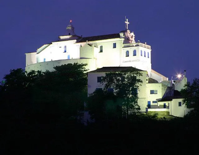 Convento da Penha recebe iluminação especial e manhã de atividades físicas neste sábado