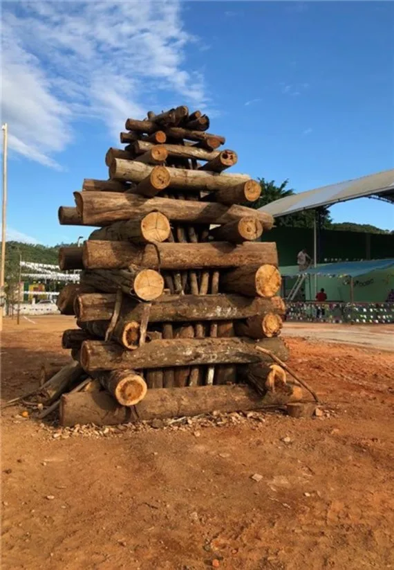 Comunidade de Alfredo Chaves prepara festa junina com maior fogueira da região