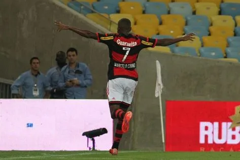 Flamengo vence com 2 de Marcelo Cirino e assume vice-liderança no Carioca