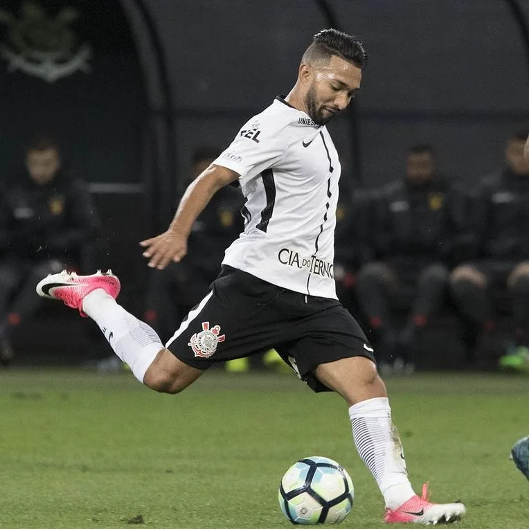 Após novo gol salvador, Clayson diz que Corinthians precisa valorizar empate