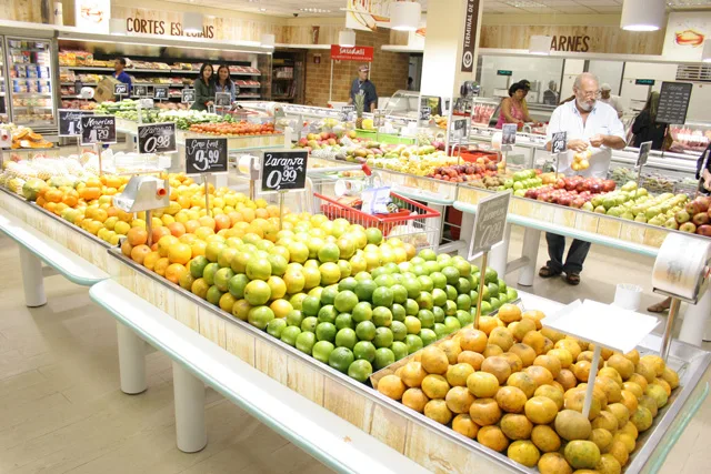 Vendas reais dos supermercados crescem 1,73% em agosto, diz Associação da categoria