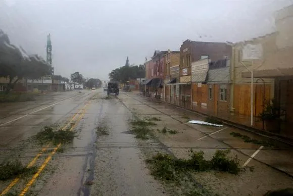 Harvey retorna à costa dos EUA e segue causando fortes chuvas no Texas