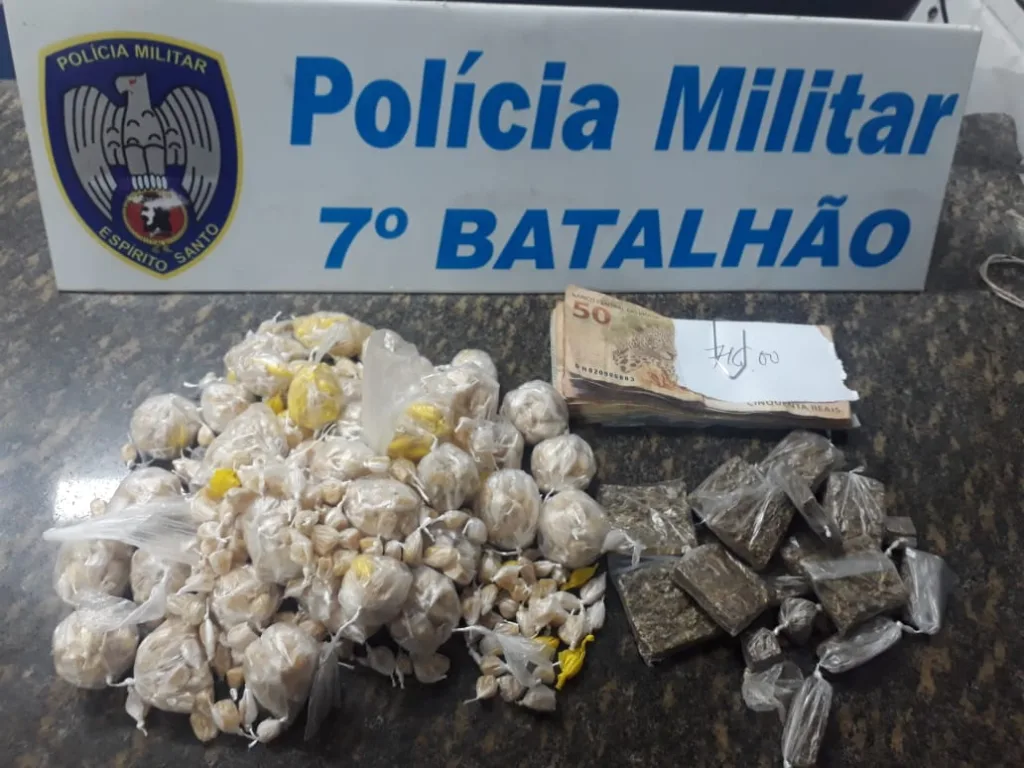 Homem é detido e menor é apreendido com drogas em Cariacica Homem é detido e menor é apreendido com drogas em Cariacica