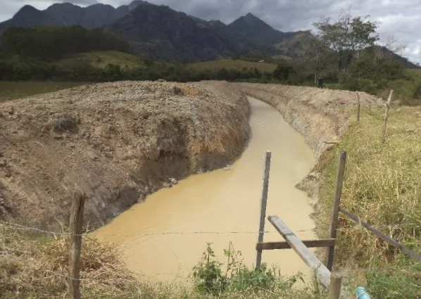 Analista de sistemas desvia curso de córrego e acaba detido na Serra