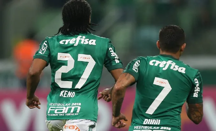 O jogador Keno, da SE Palmeiras, comemora seu gol contra a equipe do Botafogo FR, durante partida válida pela trigésima sétima rodada, do Campeonato Brasileiro, Série A, na Arena Allianz Parque.