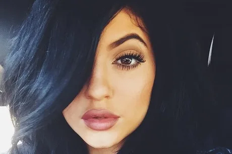 Kylie Jenner desabafa sobre bullying: "Eu sofro colapsos nervosos, eu me escondo, eu choro"