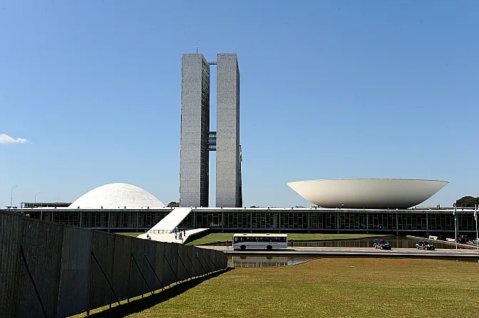 Câmara aprova texto-base de MP que beneficia produtor rural e caminhoneiro