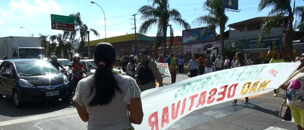 Manifestantes liberam rodovia após protesto contra transferência de leitos no Dório Silva