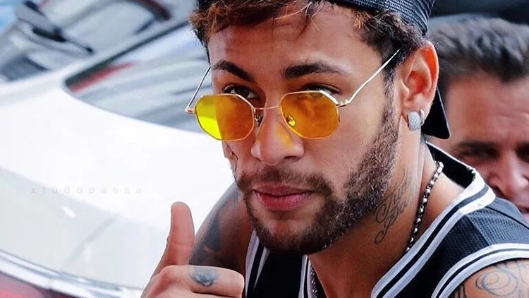 Neymar desmente que mãe e irmã não apoiam namoro com Bruna Marquezine