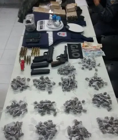 Mais de 3 kg de maconha e armas de fogo são apreendidas com menor em VV