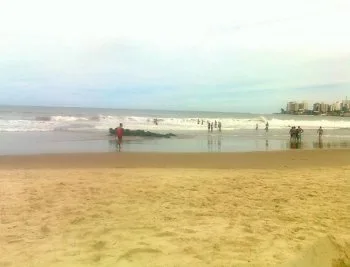 Bombeiros recomeçam buscas neste sábado de turista mineiro desaparecido em praia de Guarapari