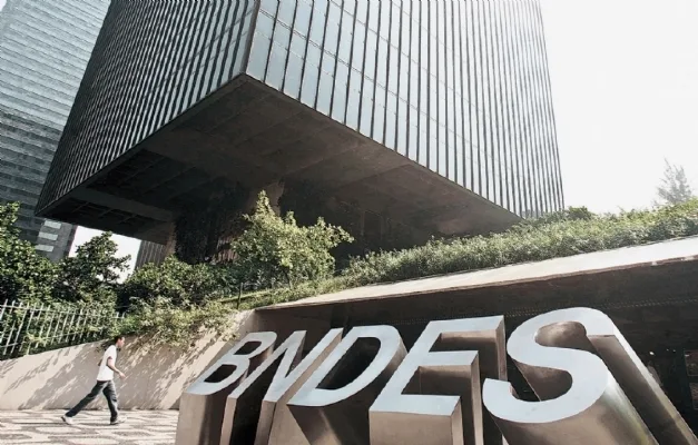 Participação do BNDES no comércio exterior está decrescente, diz Rabello